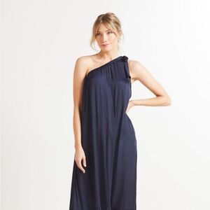 NWT EVEREVE Hadley One Shoulder Dress in Navy, Medium